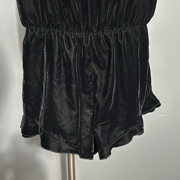 Victoria’s Secret black velour velvet romper size small - Picture 7 of 10